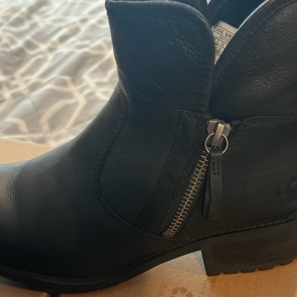 Luvelle Ugg booties - Picture 3 of 7